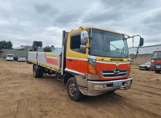 Vendo Camião Hino 2003 Motor JO8