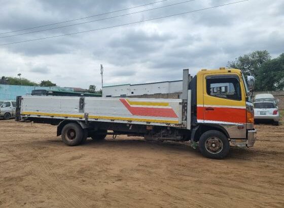 Vendo Camião Hino 2003 Motor JO8