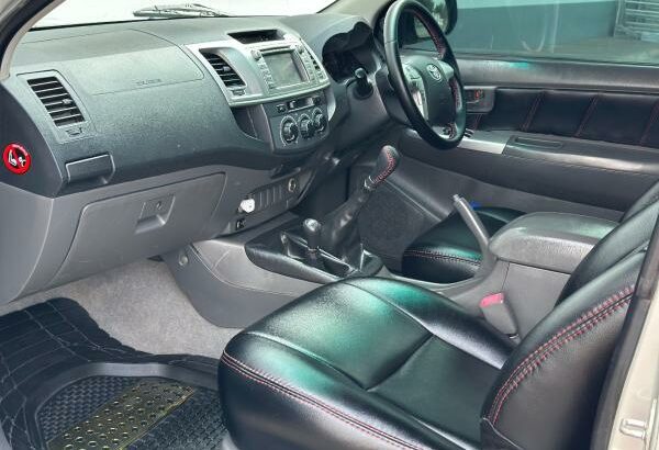 Toyota Hilux D4D 2013 Recém Chegado