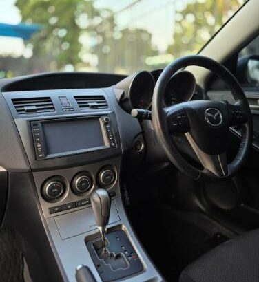 recém importado Mazda axela sport