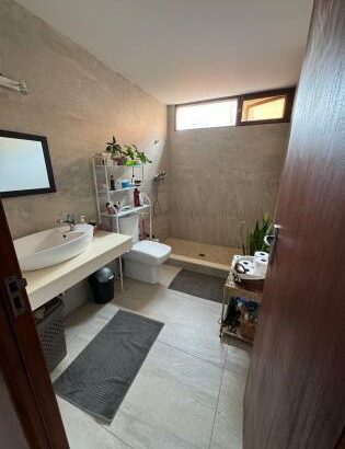 Vende se moradia duplex tipo 4 com suite.mais 3wc  aquelas eskina com quintal maior no bairro da coop