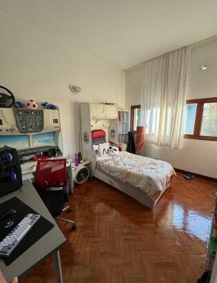 Vende se moradia duplex tipo 4 com suite.mais 3wc  aquelas eskina com quintal maior no bairro da coop