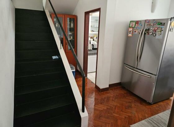 Vende se moradia duplex tipo 4 com suite.mais 3wc  aquelas eskina com quintal maior no bairro da coop
