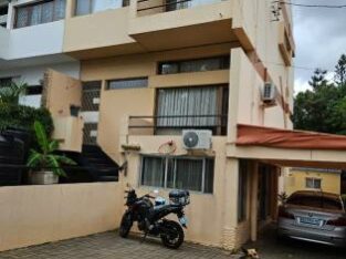 Vende se moradia duplex tipo 4 com suite.mais 3wc  aquelas eskina com quintal maior no bairro da coop