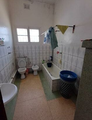 Vende se a preço de banana apartamento espaçoso tipo 2 no alto mae avenida marien goabi num resd-Chao