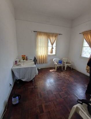 Vende se a preço de banana apartamento espaçoso tipo 2 no alto mae avenida marien goabi num resd-Chao