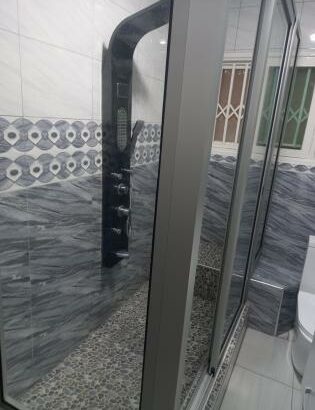 Arrenda se apartamento novo luxuoso tipo 3 no bairro central avenida Emilia dausse eskina com Karl Marx