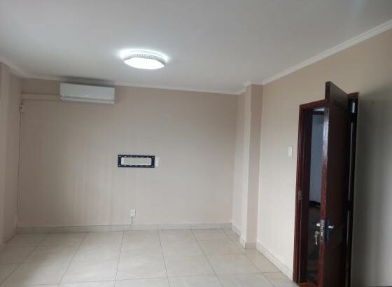 Arrenda se apartamento novo luxuoso tipo 3 no bairro central avenida Emilia dausse eskina com Karl Marx