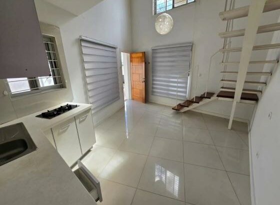 Arrenda-se Casa Tipo 1 no condomínio