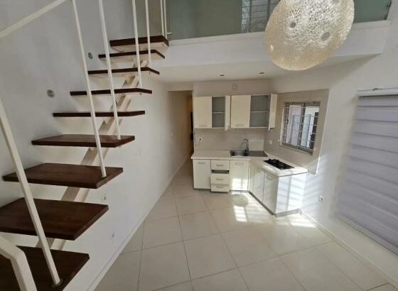 Arrenda-se Casa Tipo 1 no condomínio