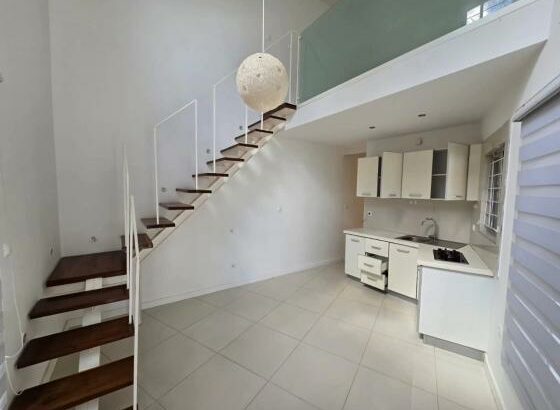 Arrenda-se Casa Tipo 1 no condomínio