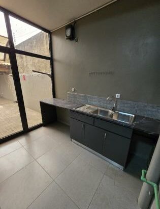 Vende-se Duplex Tipo 4 na Matola