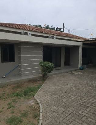 Vende-se Duplex Tipo 4 na Matola