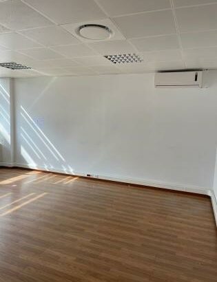 Arrenda-se escritório no edifício jat