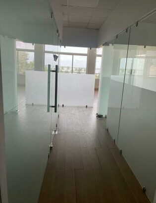 Arrenda-se escritório no edifício jat