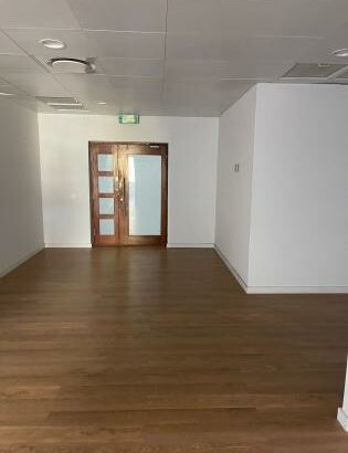 Arrenda-se escritório no edifício jat