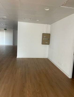 Arrenda-se escritório no edifício jat