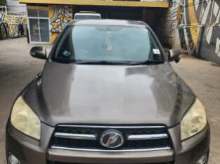 Toyota RAV4 2010 com Sunroof
