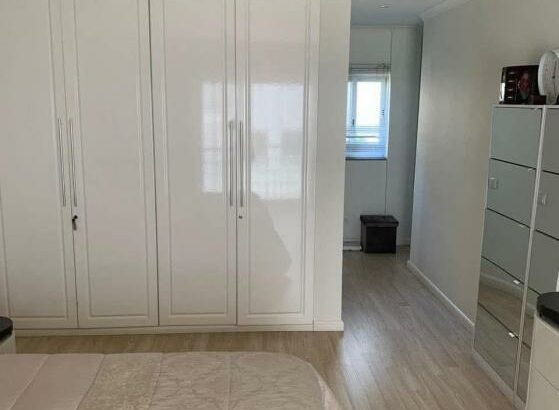 Arrenda-se um apartamento tipo 3 mobilado no condomínio the palm na Sommerschield 2 na Av.  Julius Nyerere