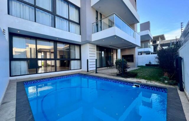 Vende-se Luxuosa Moradia T4 no condomínio Tulipas