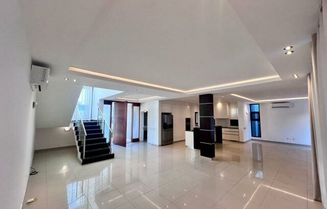 Vende-se Luxuosa Moradia T4 no condomínio Tulipas