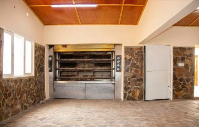 Venda de Padaria com residencia Matola 700