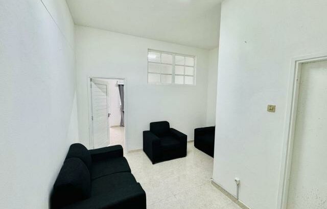ARRENDA-SE APARTAMENTO T1 MOBILADO, 4° ANDAR  BAIRRO ALTO-MAÉ.