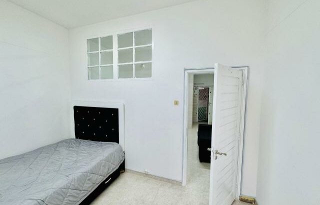 ARRENDA-SE APARTAMENTO T1 MOBILADO, 4° ANDAR  BAIRRO ALTO-MAÉ.