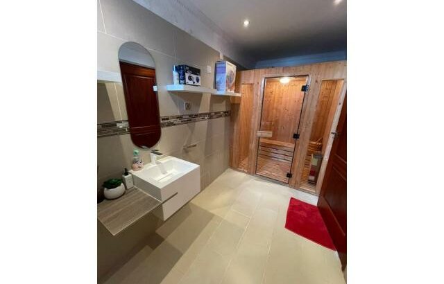 Arrenda-se Luxuosa Moradia T4 Mobilada no Triunfo