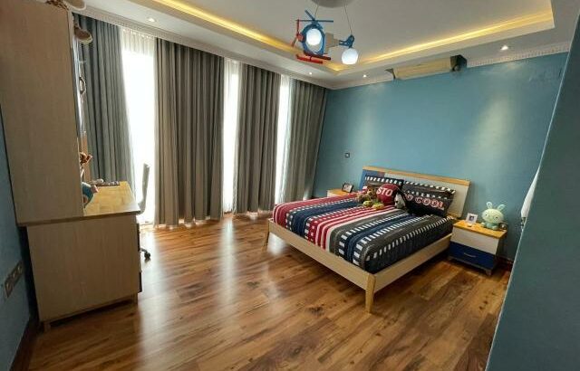 Arrenda-se Luxuosa Moradia T4 Mobilada no Triunfo