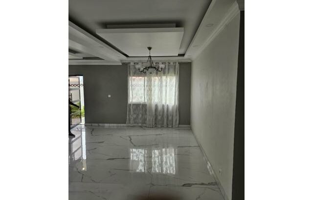 Arrenda-se Luxuosa Vivenda T3 no condomínio Queens village na Matola