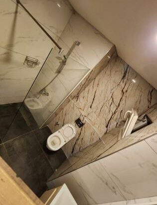 Arrenda-se Apartamento T2, vista ao mar, com piscina na av marginal-Condomínio deco assus.