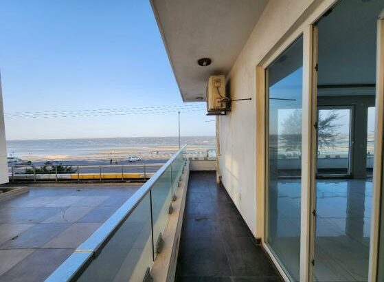 Arrenda-se Apartamento T2 moderna vista ao mar, com piscina no condomínio deco assus,  Av marginal-Triunfo