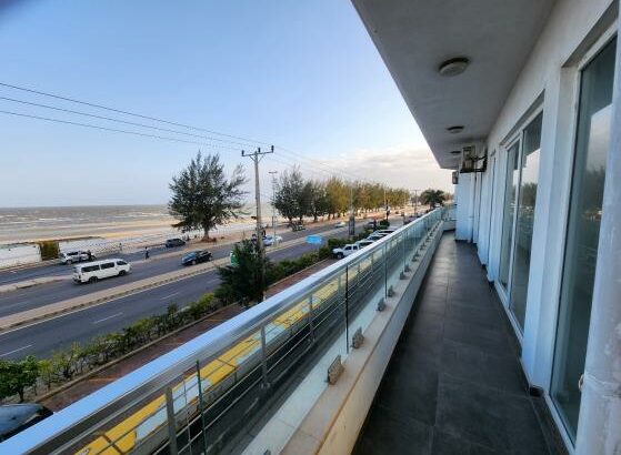 Arrenda-se Apartamento T2 moderna vista ao mar, com piscina no condomínio deco assus,  Av marginal-Triunfo