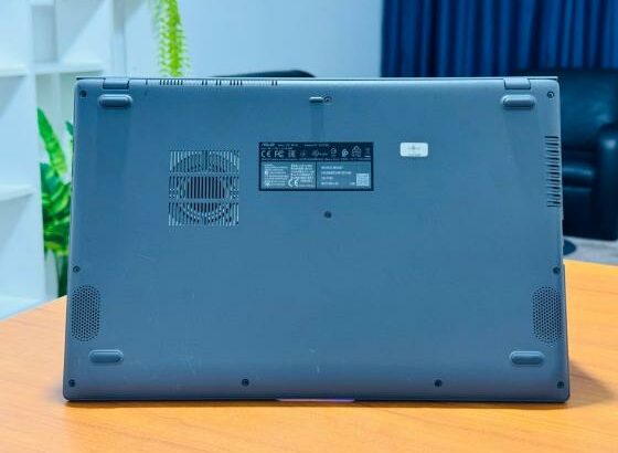 ASUS Vivobook 15 AMD Ryzen 3 3250U 15.6” 8GB RAM 256GB SSS Radeon Graphics 2GB