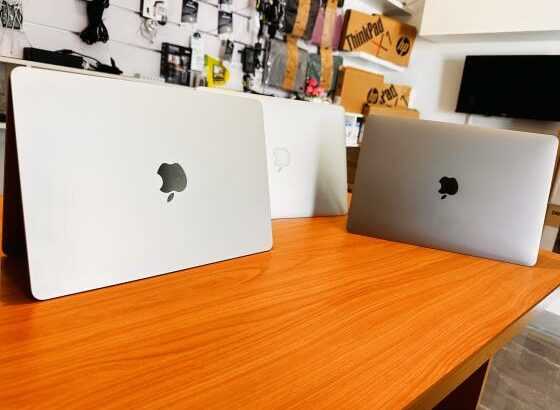 Atenção à Promoção de MacBooks IOS 4A Apple MacBook Air 2022 M2 Semi Novo SHIP M2,8GB Ram 256 GB SSD Display :⁠13.6”,Retina,Resolution: (2560×1440),Ba