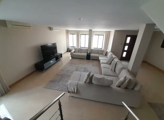 CASA NO CONDOMÍNIO BELA VISTA T4 NA SOMMERSCHILD 2 PARA ARRENDAR