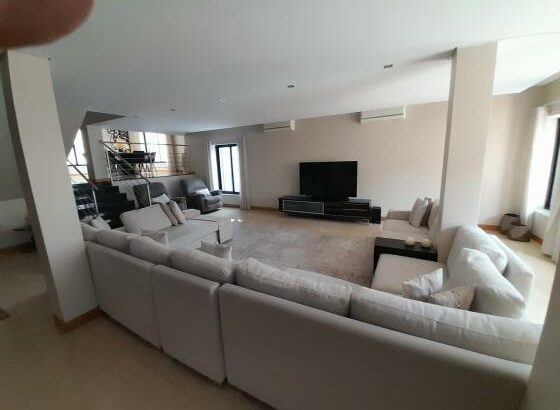 CASA NO CONDOMÍNIO BELA VISTA T4 NA SOMMERSCHILD 2 PARA ARRENDAR