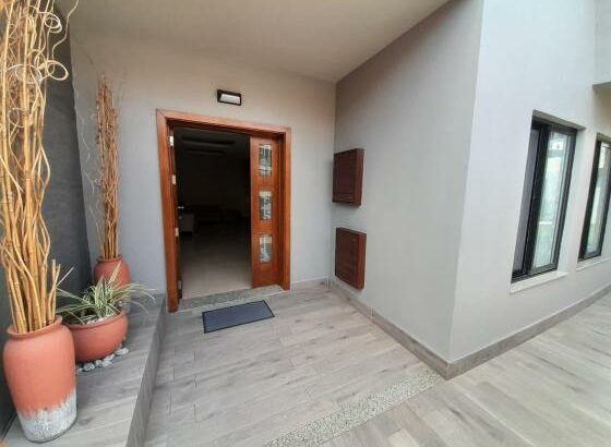 CASA NO CONDOMÍNIO BELA VISTA T4 NA SOMMERSCHILD 2 PARA ARRENDAR