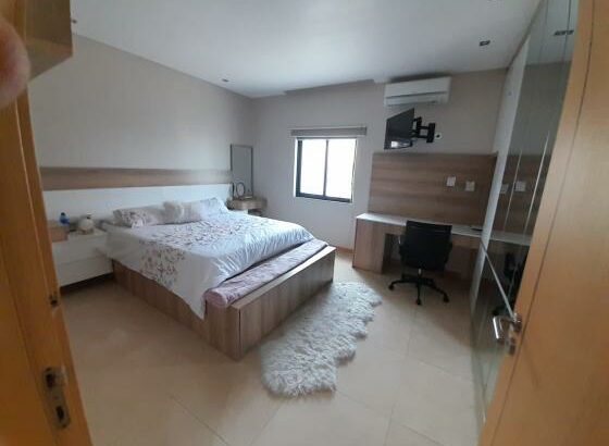 CASA NO CONDOMÍNIO BELA VISTA T4 NA SOMMERSCHILD 2 PARA ARRENDAR