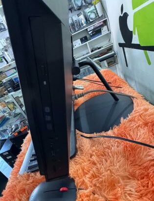 Lenovo All in One ThinkCentre M900Z I5 6th 24” 500gb 8GB