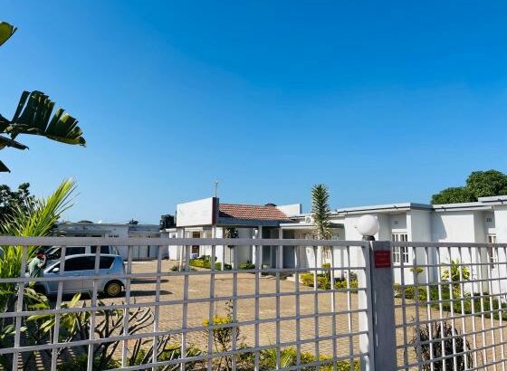 CLÍNICA Com Todos Equipamentos NO TERRENO DE 20/ 50 ZONA CMC