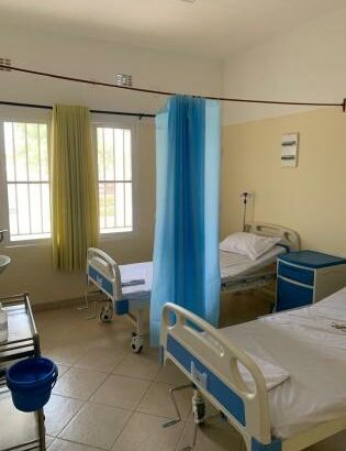 CLÍNICA Com Todos Equipamentos NO TERRENO DE 20/ 50 ZONA CMC