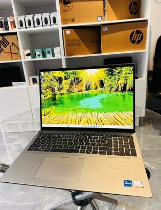 Dell Vostro 16 5630,13th Gen Intel Core i5-1340P ( 16 CPUS),1.90 GHZ Windows 11 PRo8 GB DDR5 SDRAM,intel iris Xe Graphics  512 GB SSD NVMe,LCD WUXGA 1