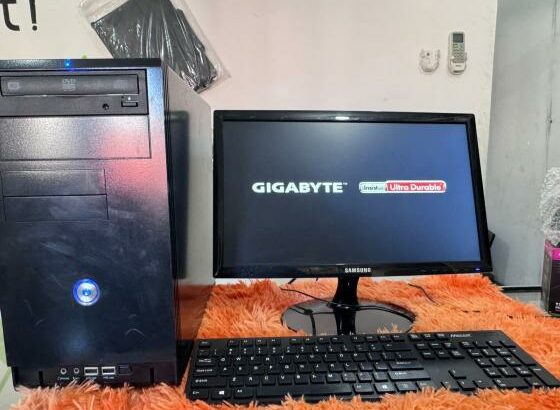 Desktop i3 4th 500GB 4GB Minitor 19”