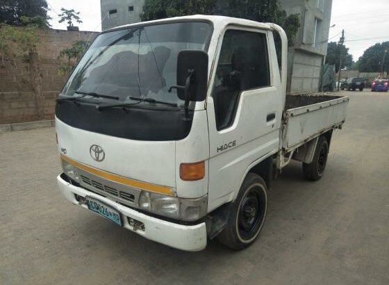 Toyota dyna a 255 mil
Liga 844150330