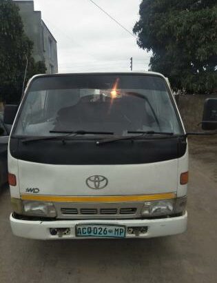 Toyota dyna a 255 mil
Liga 844150330