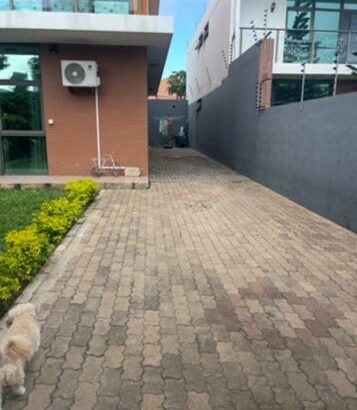 Moradia T3 +1 no condomínio Vila Sol, localizado no Triunfo Costa do sol próximo ao shopping super Mares