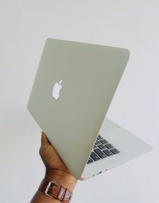 MacBook Air 2015 Limpinho Em Promoção Entrega Gratuita Maputo/Matola Ganha um Mouse Wi-Fi Gratuito  Intel Core I5 1.60 GHZ  8GB RAM  256 GB SSD NVME