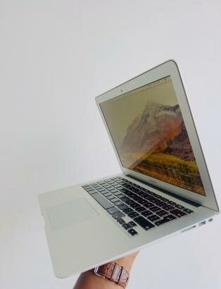 MacBook Air 2015 Limpinho Em Promoção Entrega Gratuita Maputo/Matola Ganha um Mouse Wi-Fi Gratuito  Intel Core I5 1.60 GHZ  8GB RAM  256 GB SSD NVME